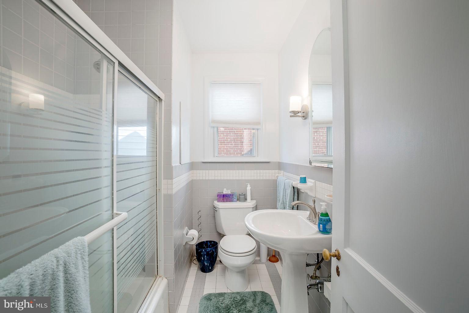 4319 Barrington Road Baltimore, MD 21229 - Photo 22 of 49 full bath on main level