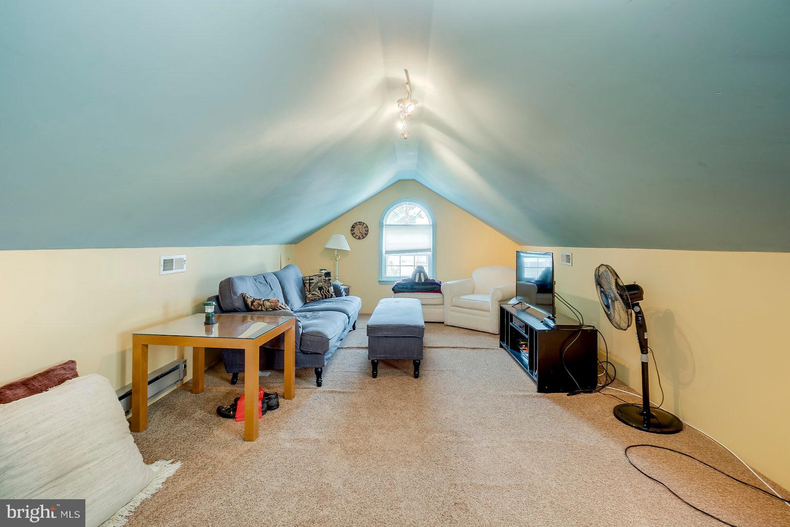 4319 Barrington Road Baltimore, MD 21229 - Photo 27 of 49 upper level