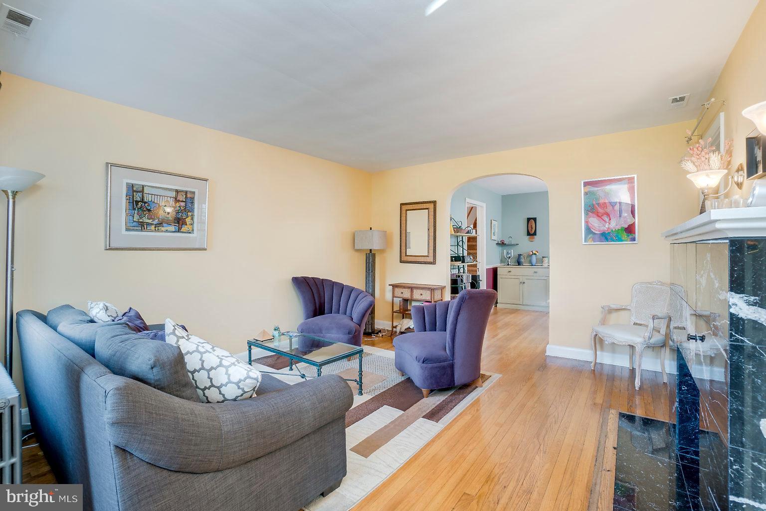 4319 Barrington Road Baltimore, MD 21229 - Photo 4 of 49 living room