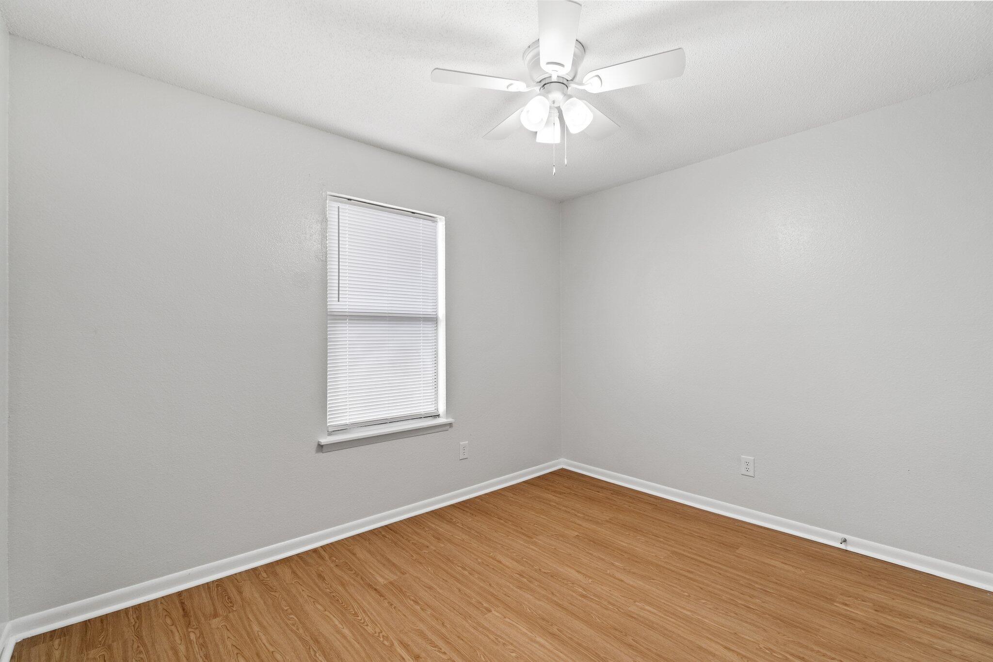 248 4 Mile Road, Unit C Freeport, FL 32439 - Photo 14 of 17 14-web-or-mls-248-4-mile-rd-unit-d