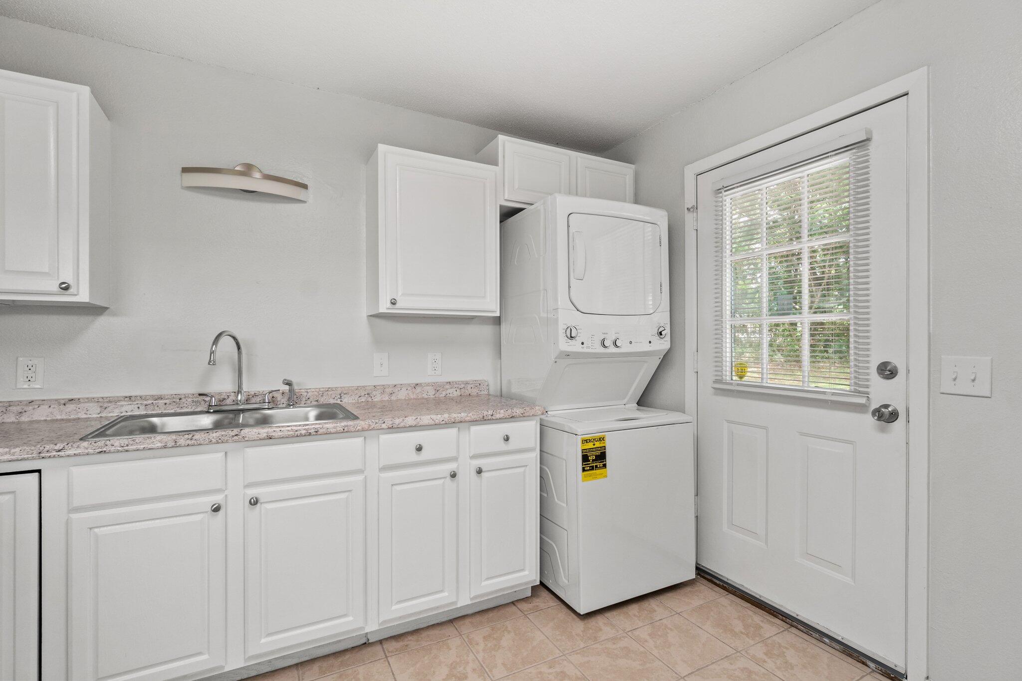 248 4 Mile Road, Unit C Freeport, FL 32439 - Photo 9 of 17 8-web-or-mls-248-4-mile-rd-unit-d