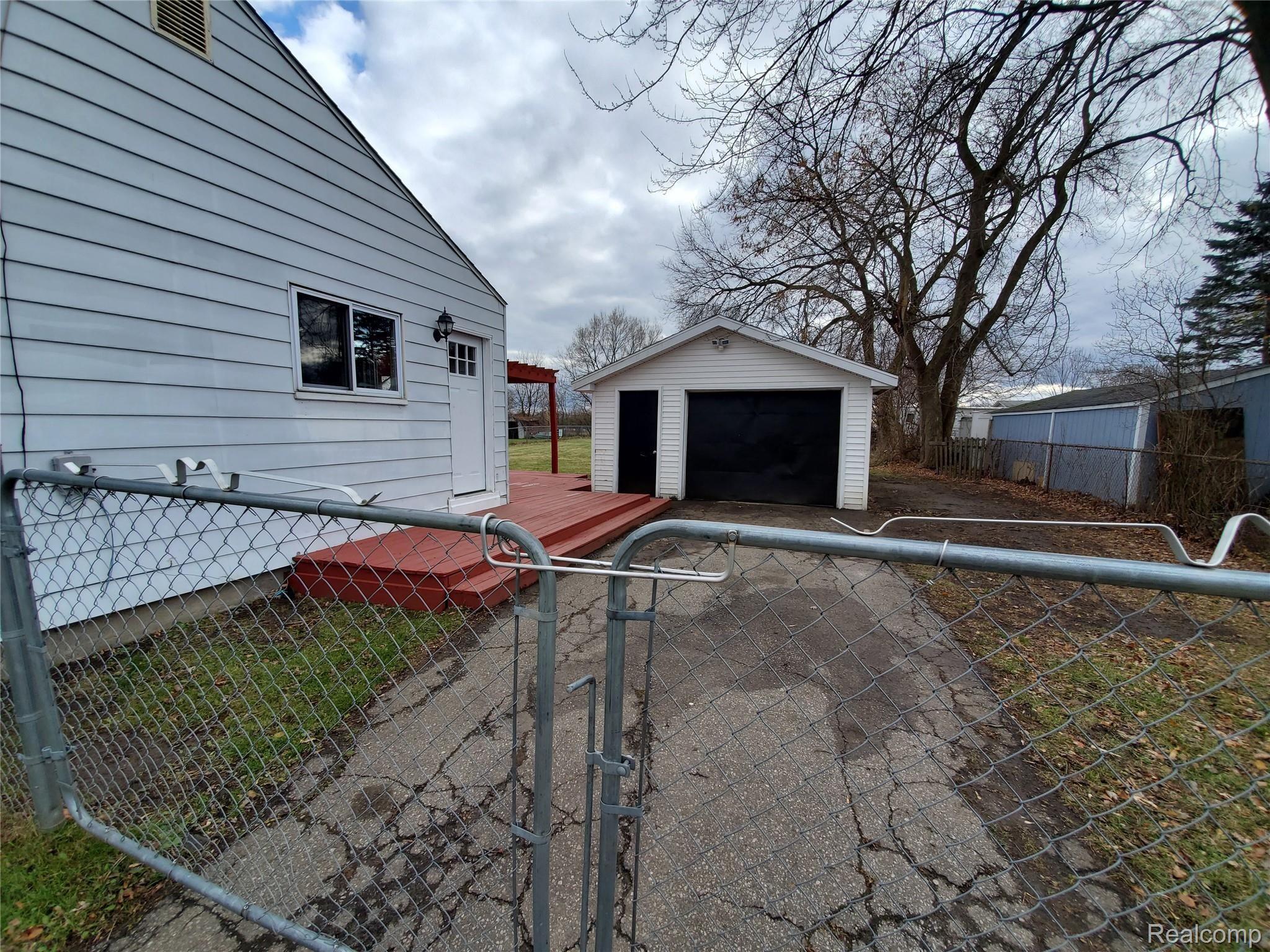 6024 Hopkins Road Flint, MI 48506 - Photo 25 of 29 20201123_140057.jpg
