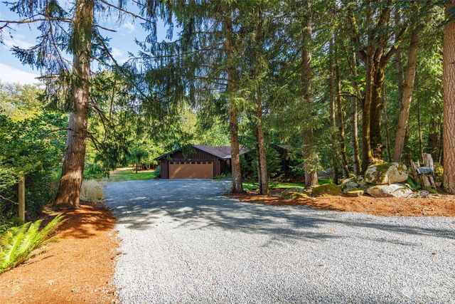 a view of a yard with a tree