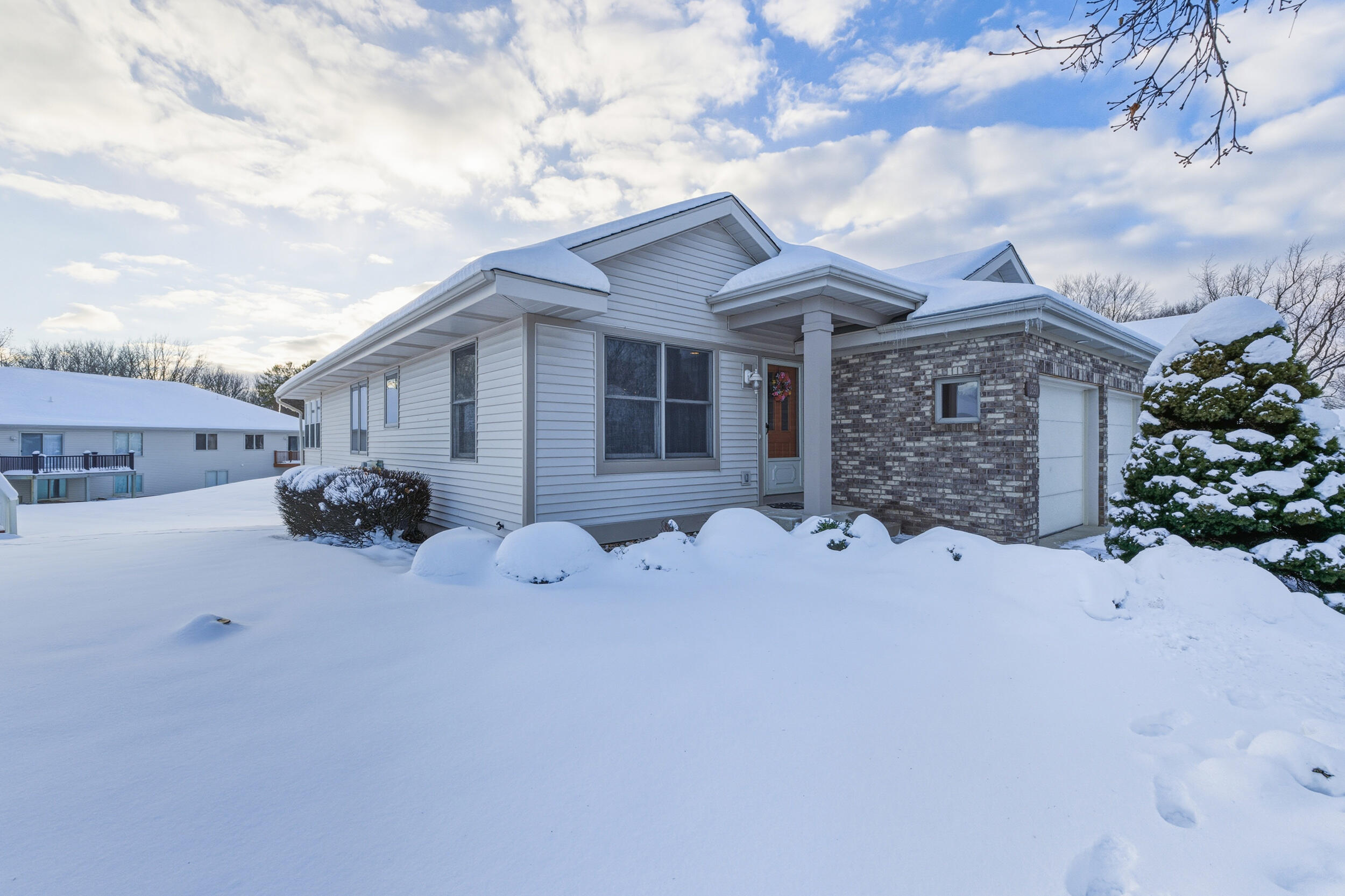 3590 Brook Point Drive Hamilton, MI 49419 - Photo 5 of 39 farmer-3590 brook point dr-005