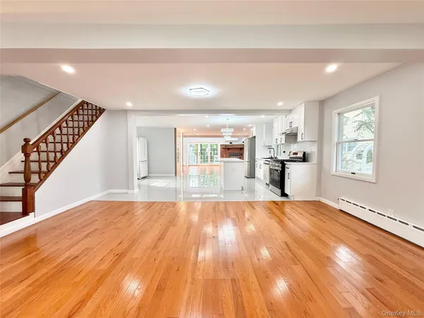 $1,148,000 | 20 Baylis Place, Syosset, NY 11791