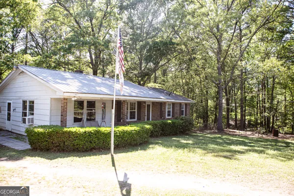 a view of a house with a yard and plants