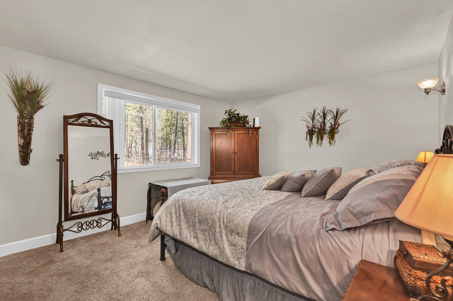 14840 Laurel Road La Pine, OR 97739 - Photo 16 of 32 Primary Bedroom