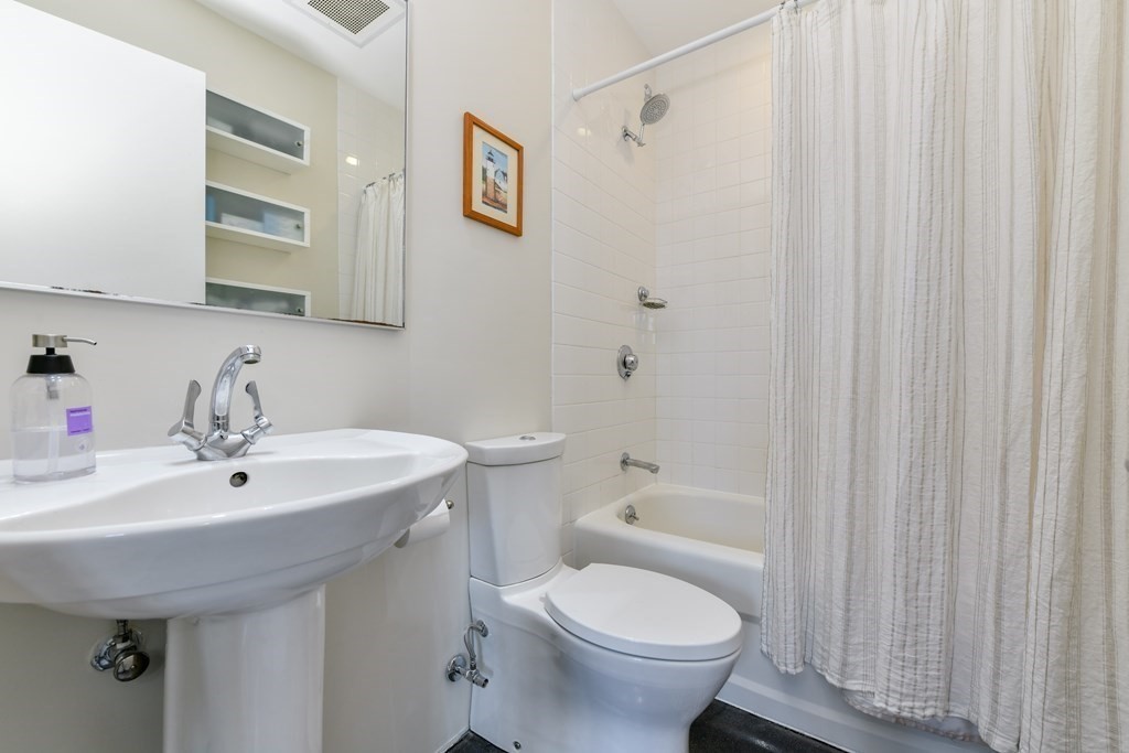 35 Channel Center Street, Unit 511 Boston, MA 02210 - Photo 16 of 25
