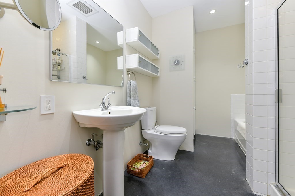 35 Channel Center Street, Unit 511 Boston, MA 02210 - Photo 17 of 25