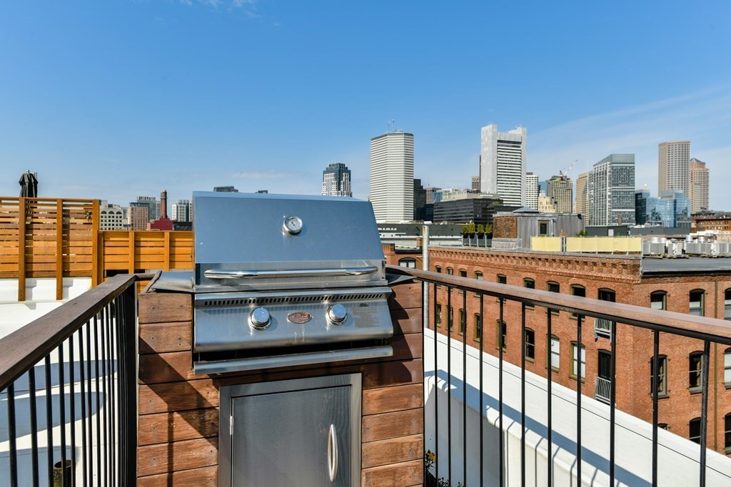 35 Channel Center Street, Unit 511 Boston, MA 02210 - Photo 22 of 25