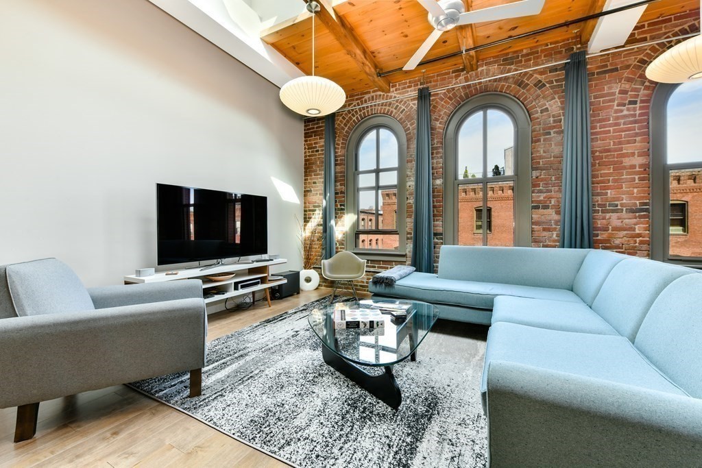 35 Channel Center Street, Unit 511 Boston, MA 02210 - Photo 4 of 25