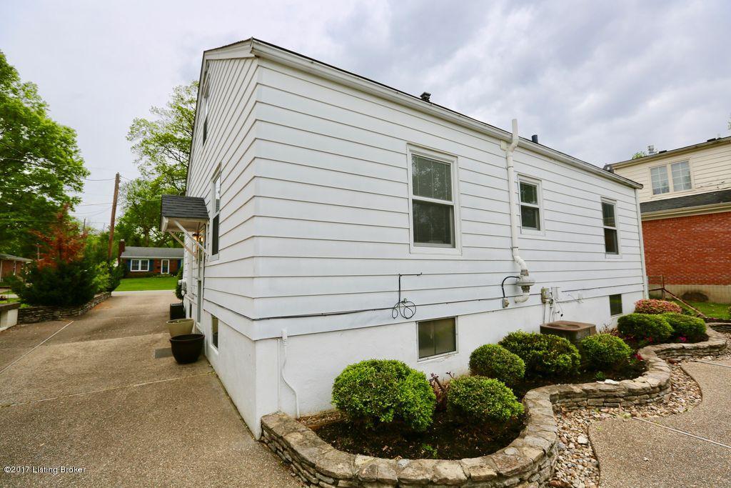 114 Wood Road Lyndon, KY 40222 - Photo 3 of 30 IS2bt09sh9e6tn1000000000