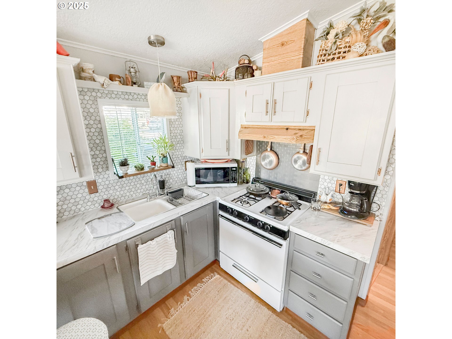 16219 Lower Harbor Road, Unit 58B Brookings, OR 97415 - Photo 8 of 17 Kitchen