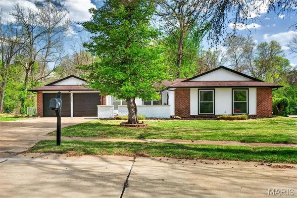 $399,900 | 117 Old Oaks Drive, Ballwin, MO 63011