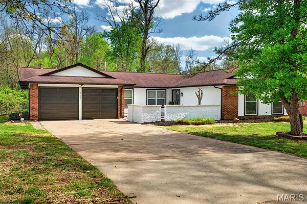 $399,900 | 117 Old Oaks Drive, Ballwin, MO 63011