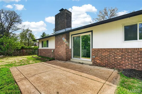 $399,900 | 117 Old Oaks Drive, Ballwin, MO 63011