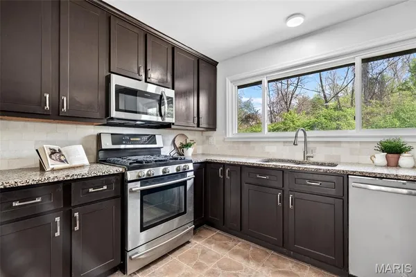 $399,900 | 117 Old Oaks Drive, Ballwin, MO 63011