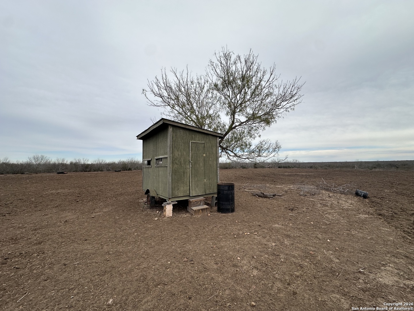 354-easement County Road Charlotte, TX 78011 - Photo 22 of 38 a backyard of a house with table and chairs
