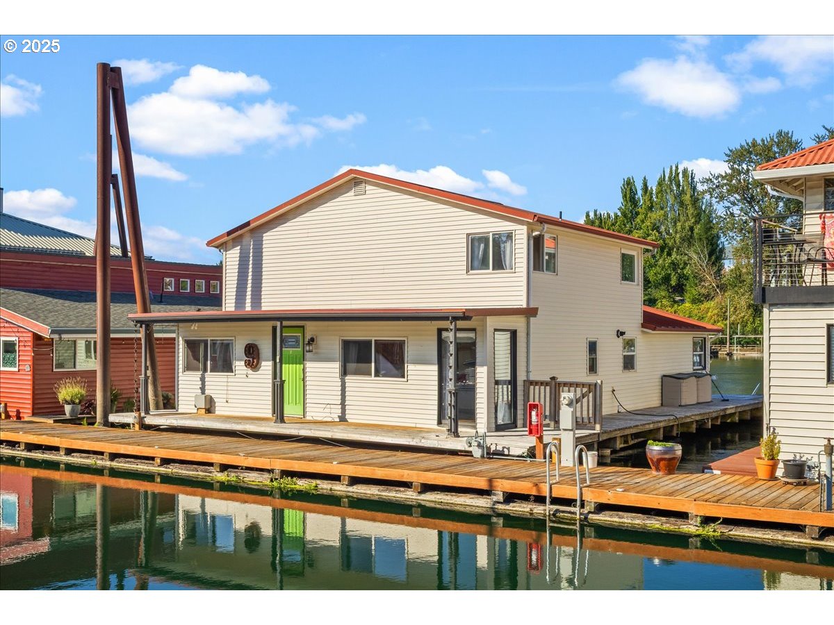 205 North Bridgeton Road, Unit 9W Portland, OR 97217 - Photo 1 of 43 Gallery Image 1