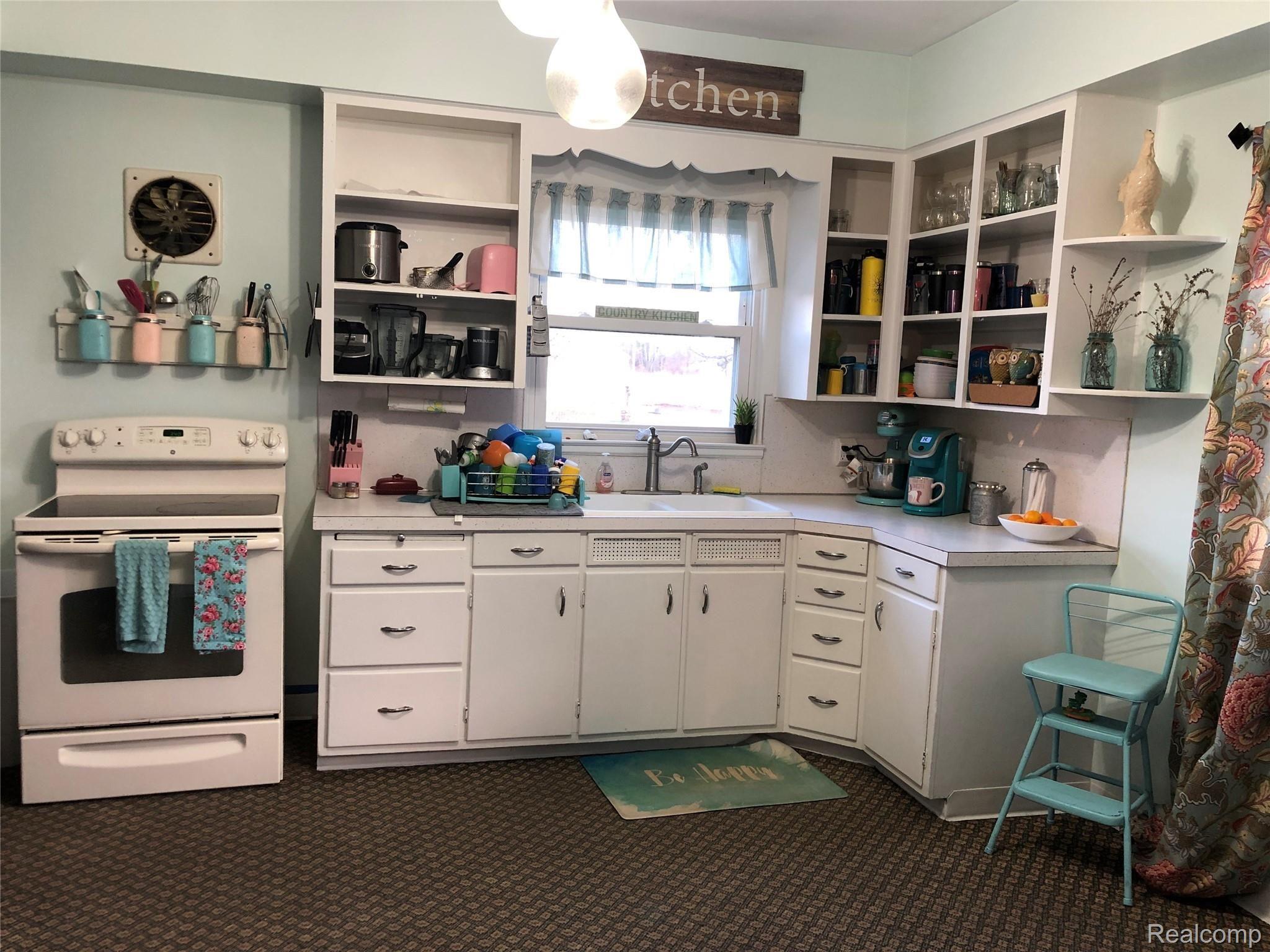 6438 East Bennington Road Durand, MI 48429 - Photo 8 of 27 Large Open Kitchen!