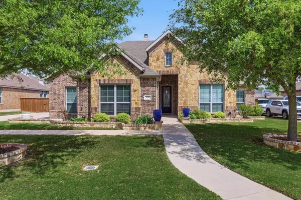 $595,000 | 509 Autumn Run Drive, Midlothian, TX 76065