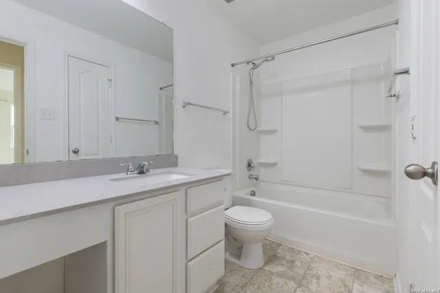 a view of empty room with ceiling fan