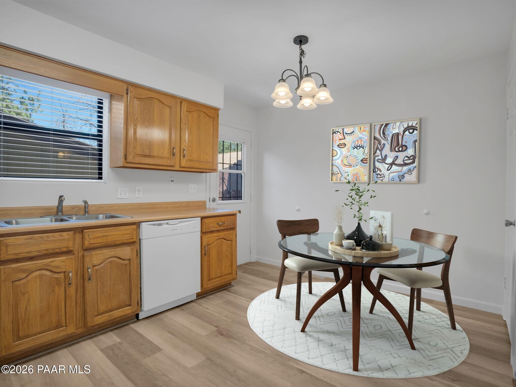 371 Rim Rock Circle Prescott, AZ 86303 - Photo 14 of 36 016_Kitchen showing dining set