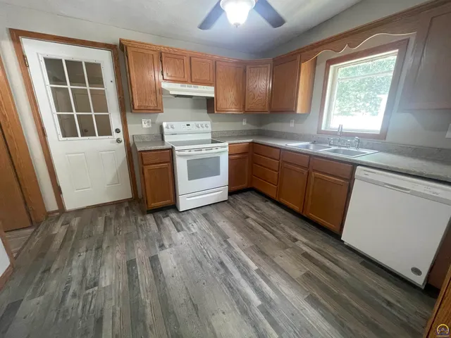 $94,900 | 211 South Constitution Street, Emporia, KS 66801