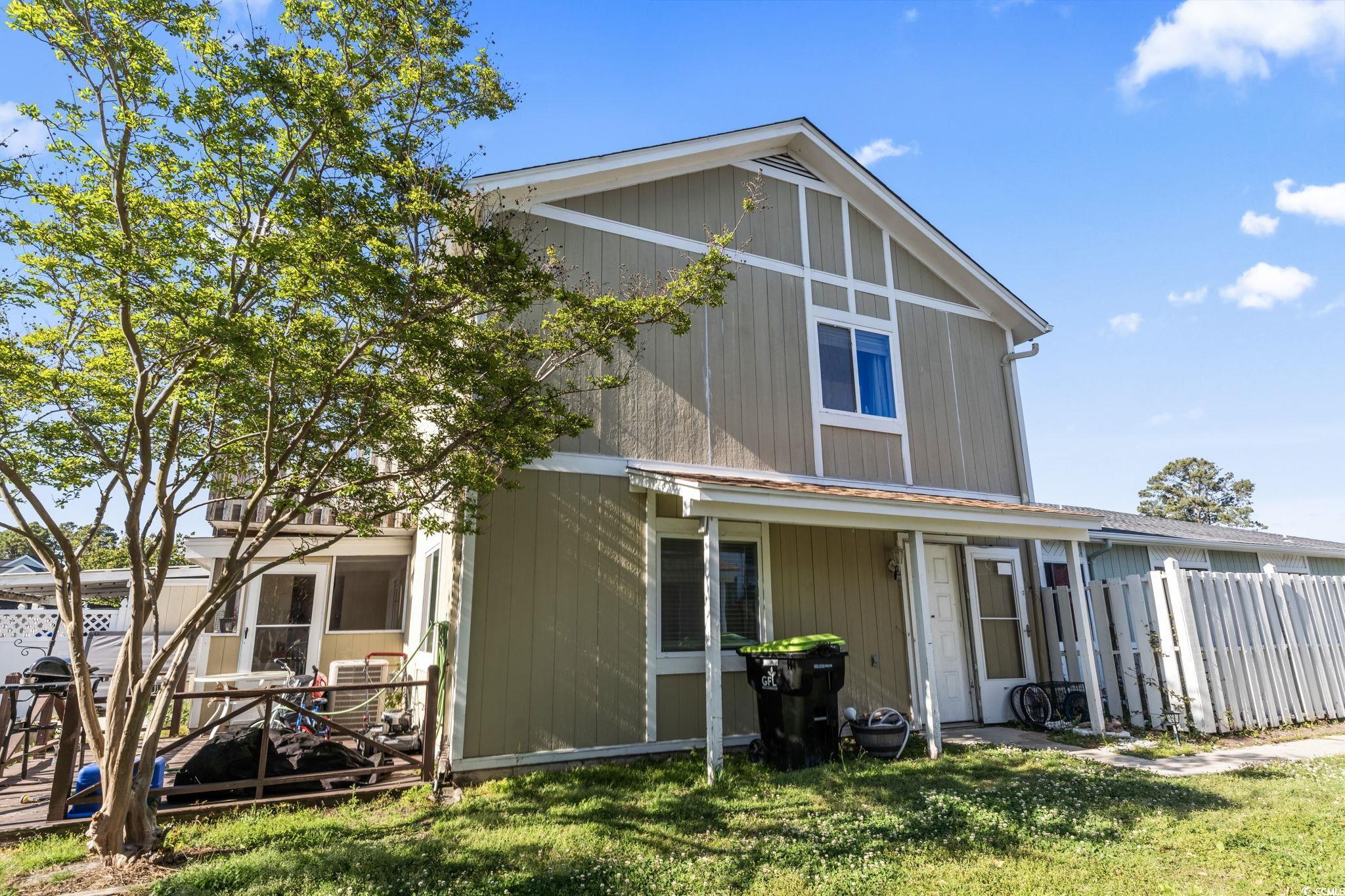 View of front facade featuring fence and a front lawn