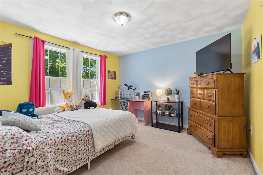 9 Perron Way Lowell, MA 01854 - Photo 19 of 42