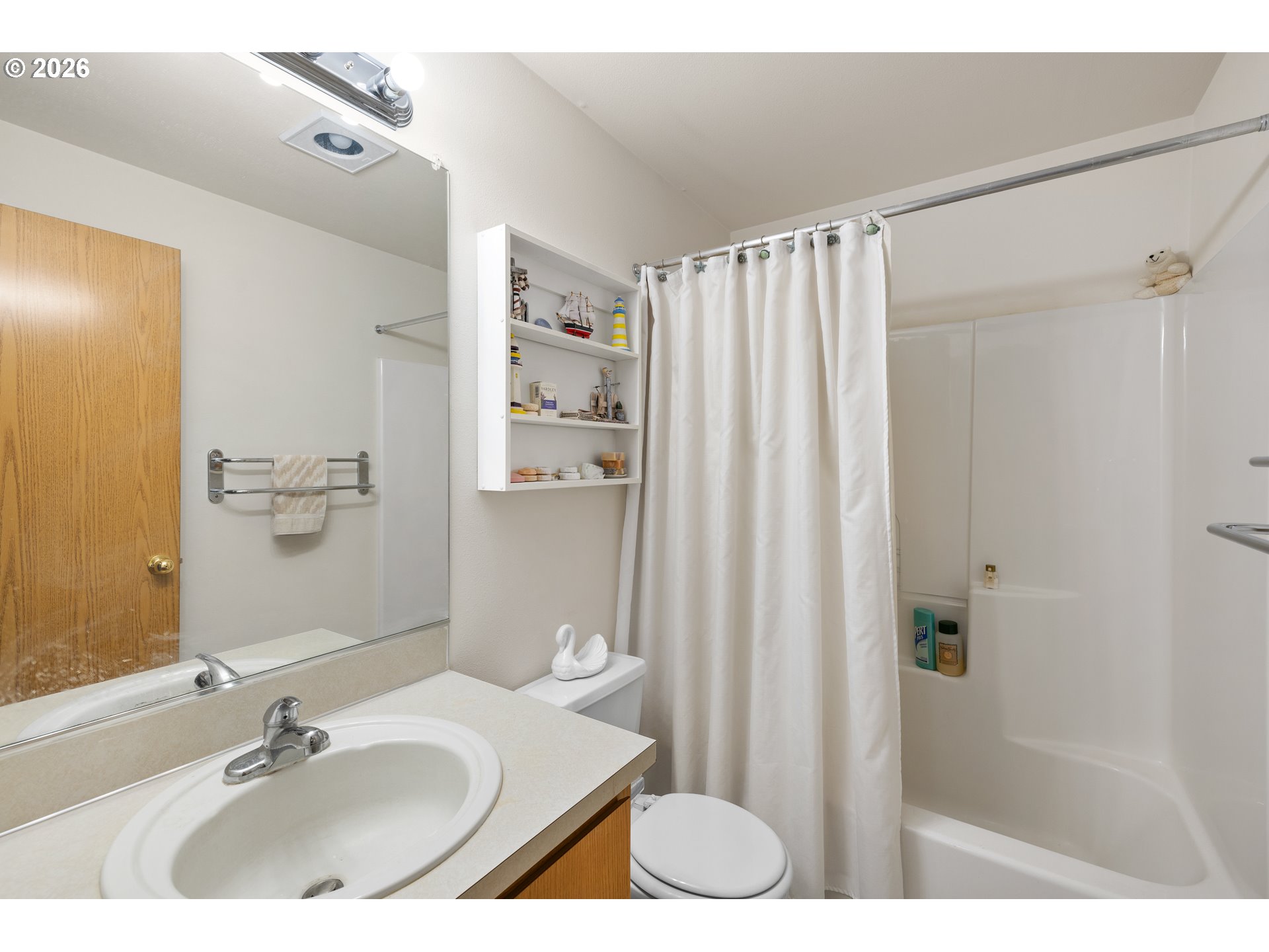607 Southeast 5th Street Battle Ground, WA 98604 - Photo 27 of 33 a bathroom with a sink vanity granite tub and shower