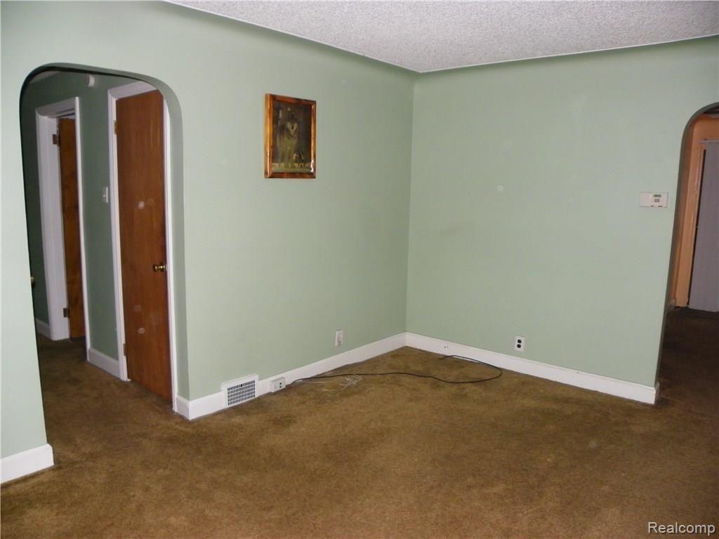 4843 East 9 Mile Road Warren, MI 48091 - Photo 7 of 25 100_1175.JPG