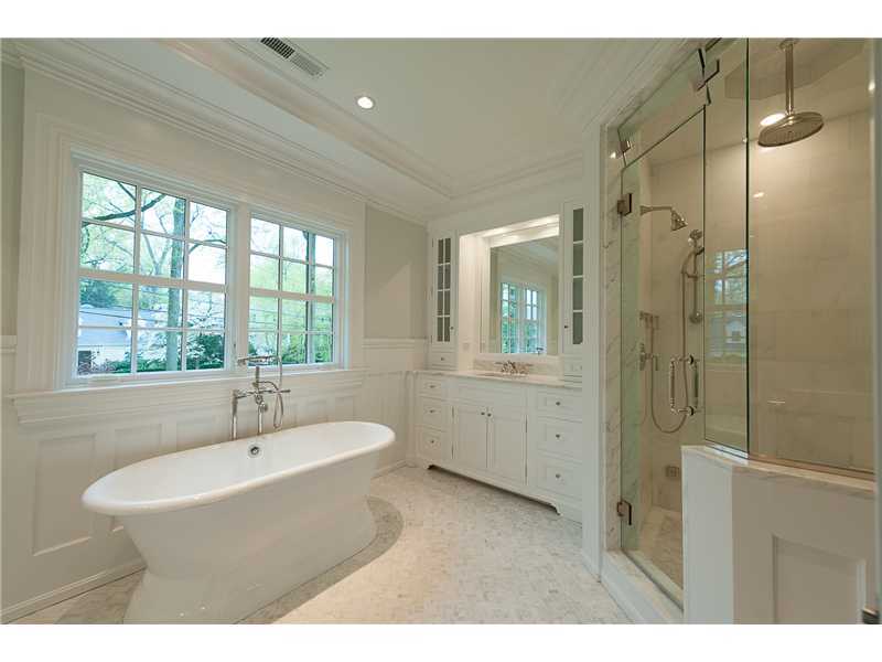 63 Winthrop Drive Riverside, CT 06878 - Photo 12 of 25 a bathroom with a bathtub and a sink