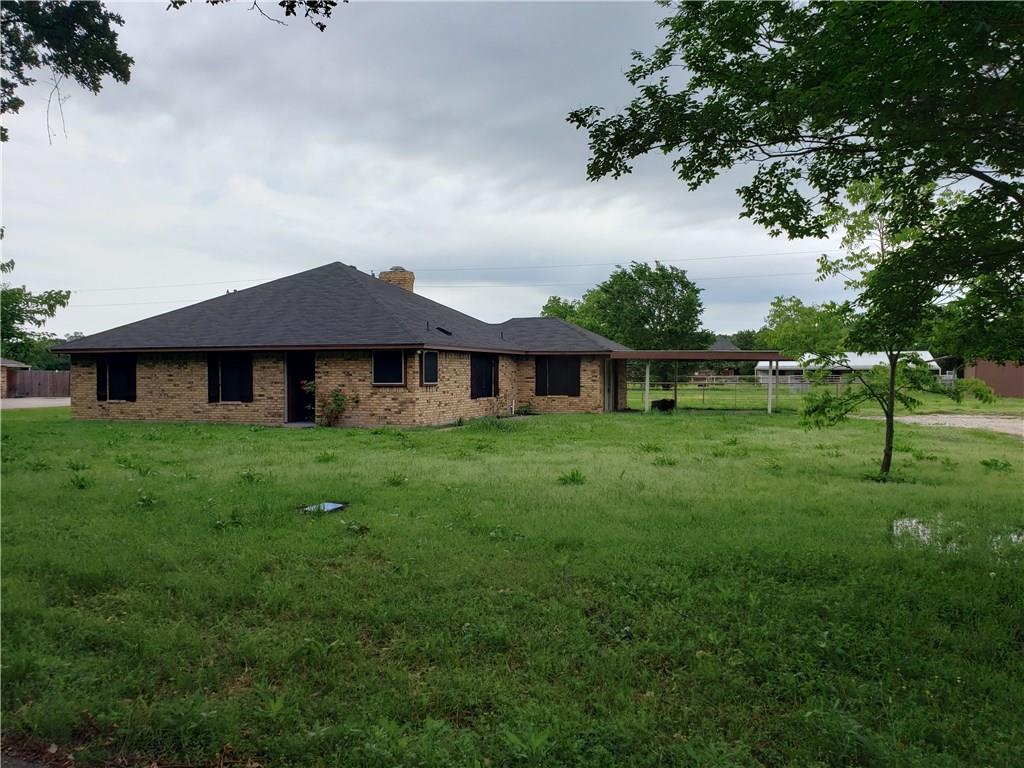a view of a house with a big yard