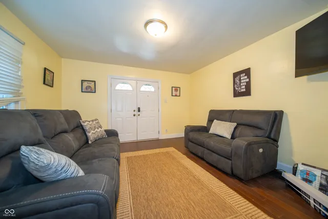 $1,950 | 5446 North College Avenue, Indianapolis, IN 46220