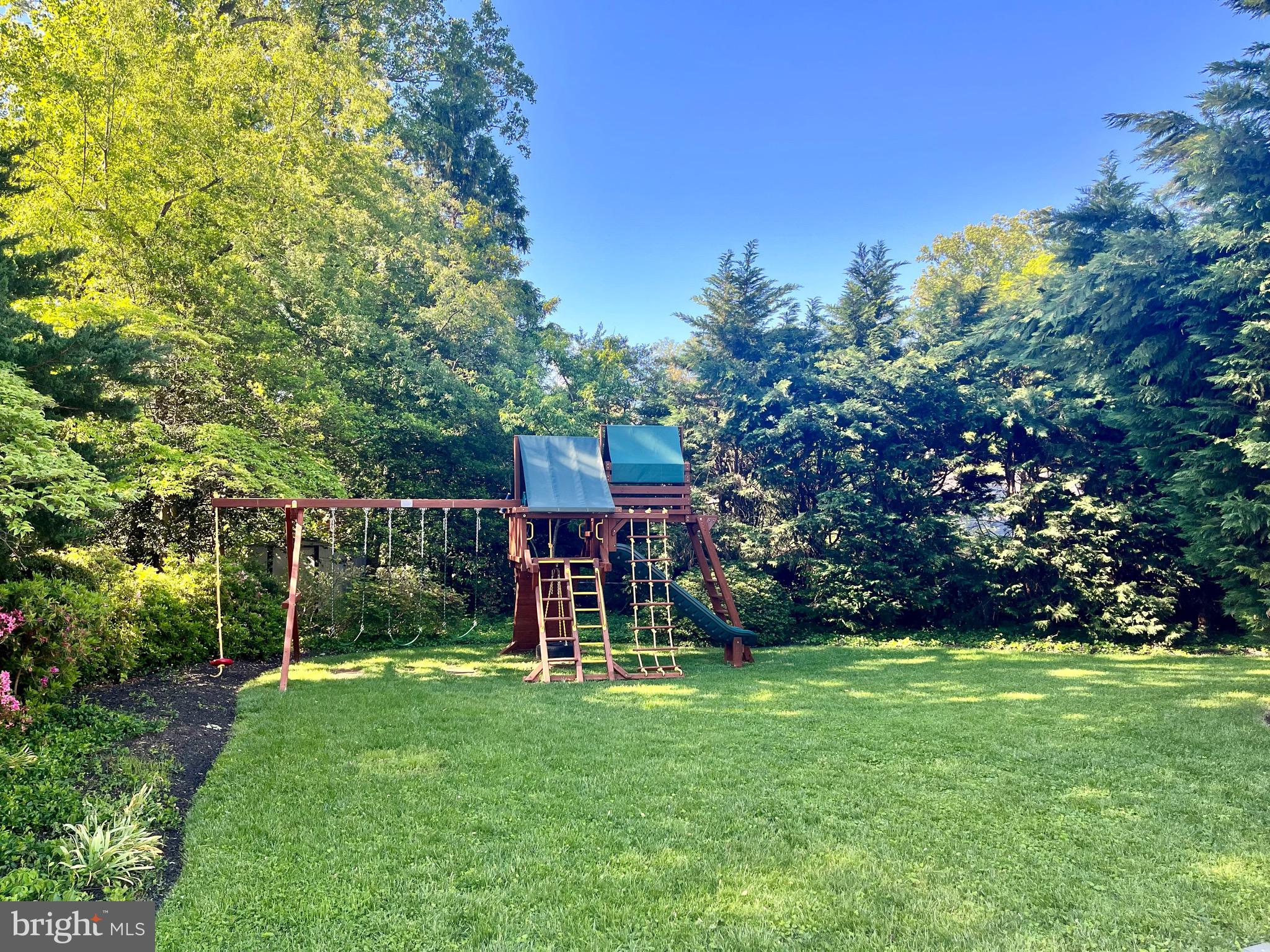 5708 Overlea Road Bethesda, MD 20816 - Photo 20 of 45 Professionally landscaped quarter acre backyard