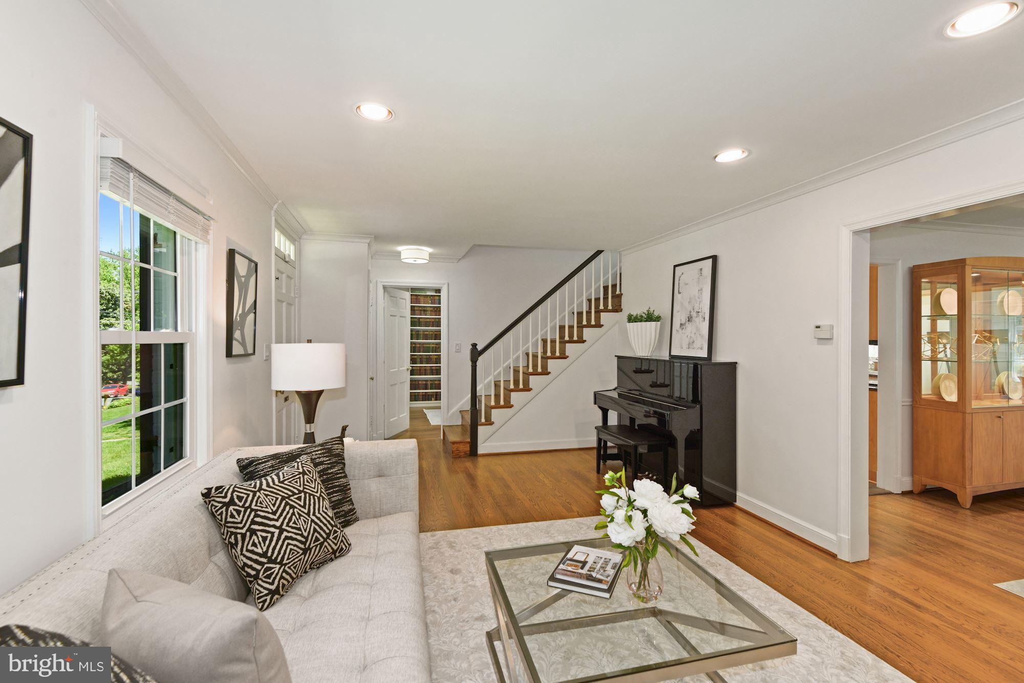 5708 Overlea Road Bethesda, MD 20816 - Photo 4 of 45 Living room