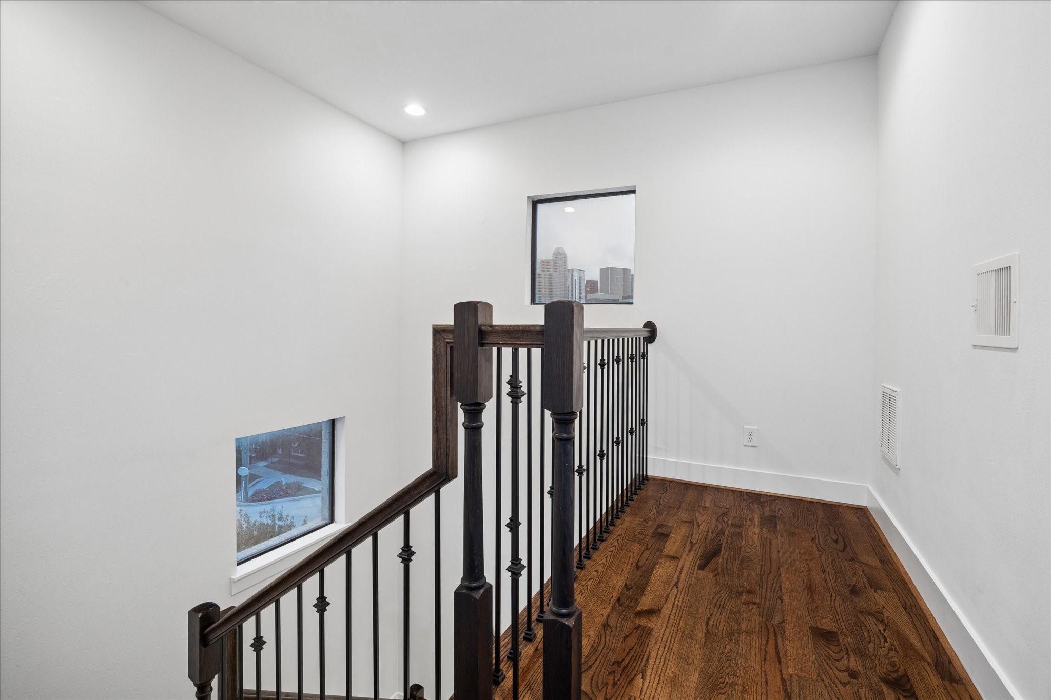 2110 Genesee Street Houston, TX 77006 - Photo 26 of 47 The fourth level landing offers additional space for a small office or beverage center.