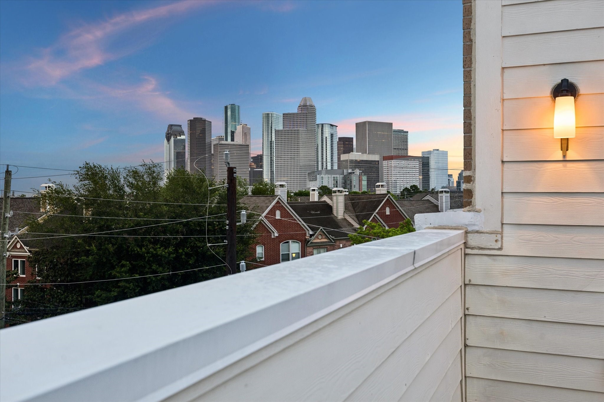 2110 Genesee Street Houston, TX 77006 - Photo 37 of 47 Private rooftop terrace with skyline views