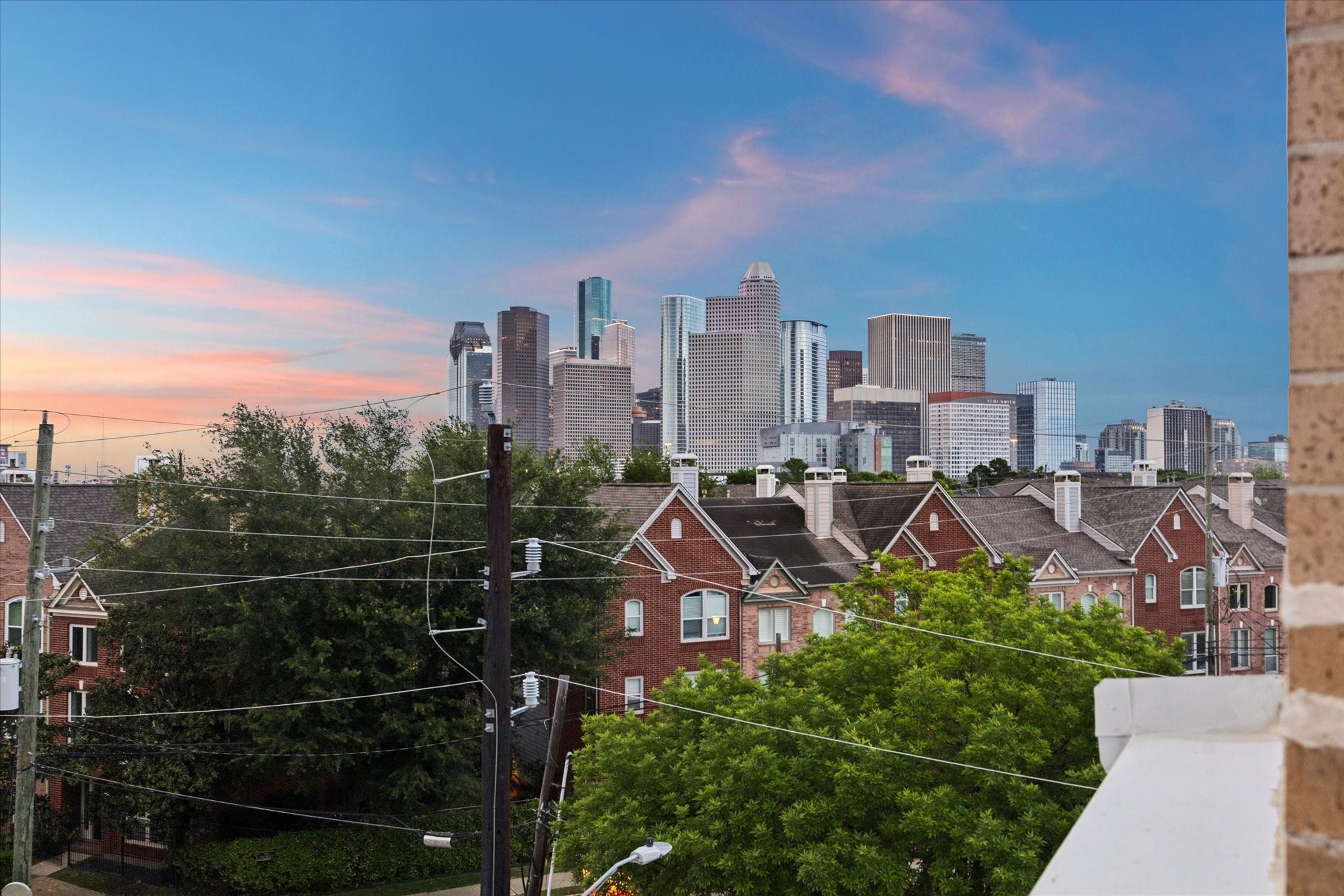 2110 Genesee Street Houston, TX 77006 - Photo 42 of 47 Minutes to Midtown, Downtown, and major thoroughfares