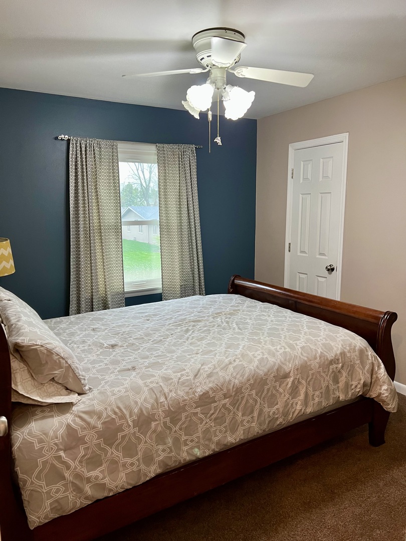 212 Drake Avenue Rochelle, IL 61068 - Photo 20 of 32 a bedroom with a bed and dresser
