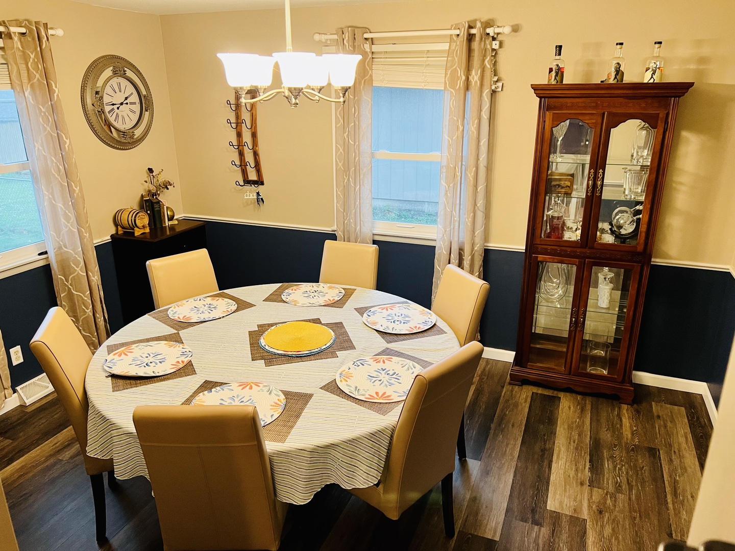 212 Drake Avenue Rochelle, IL 61068 - Photo 10 of 32 a dining room with furniture and window