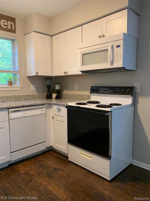 702 South Milford Road Milford, MI 48381 - Photo 7 of 43