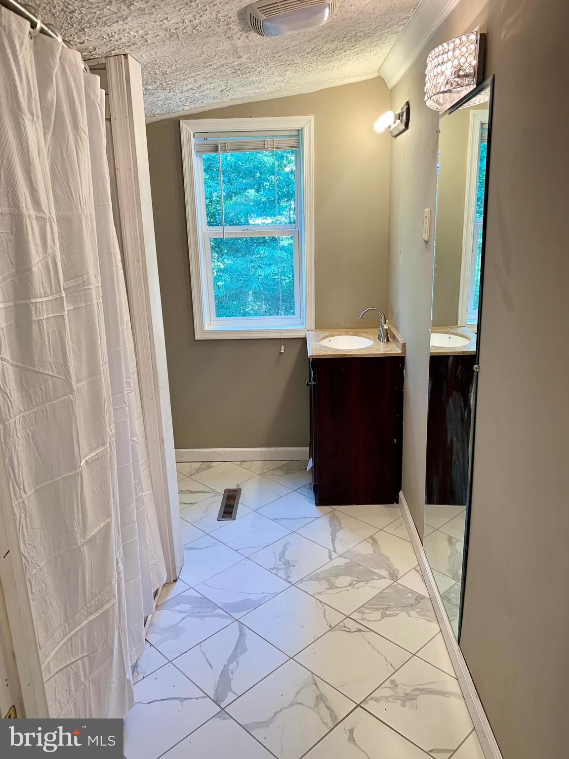 2391 Siler Road Winchester, VA 22603 - Photo 6 of 14 Gallery Image 6