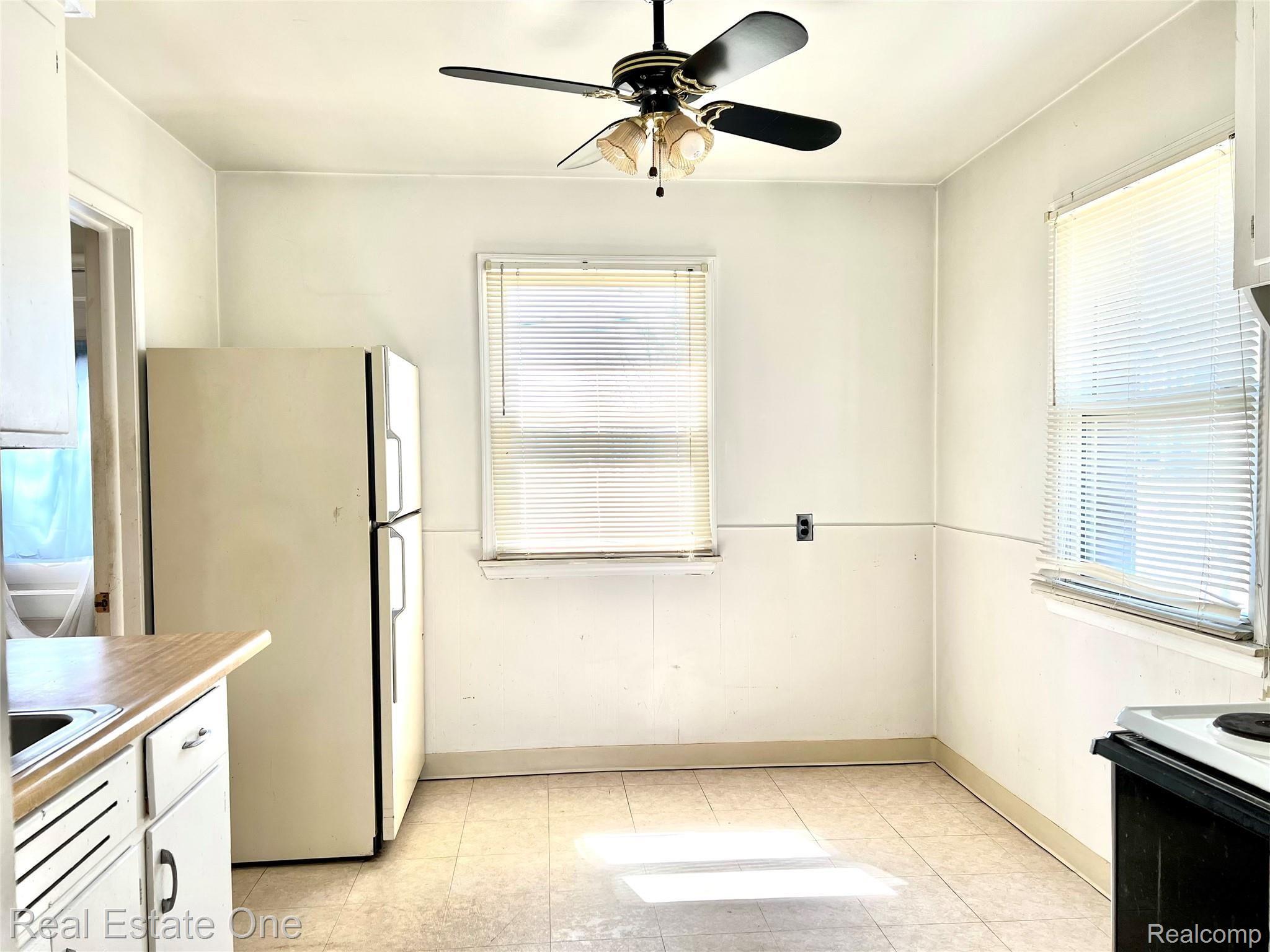 2825 Normandy Road Royal Oak, MI 48073 - Photo 10 of 18 IMG_3779.jpg