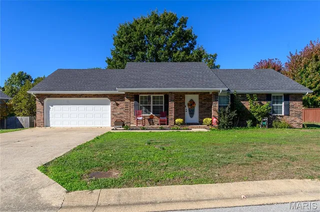 $250,000 | 1 Park View, Waynesville, MO 65583