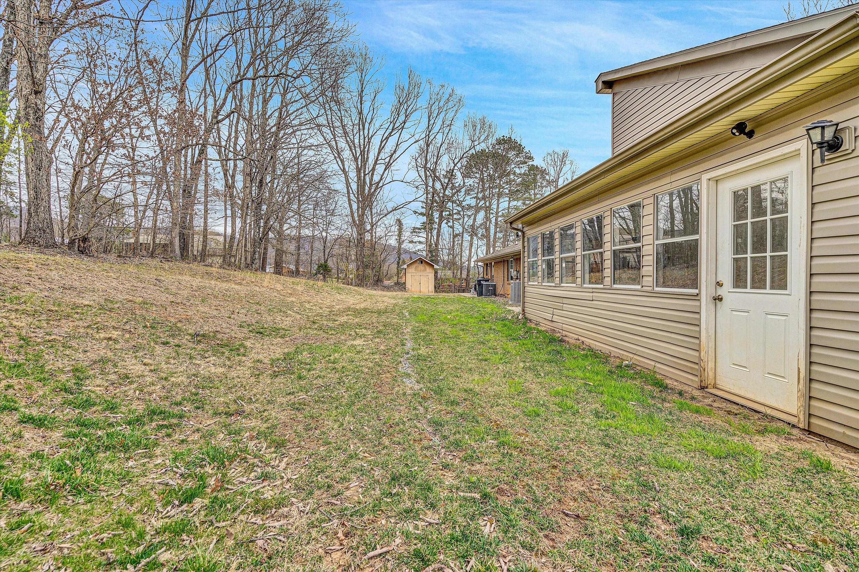 464 Oak Drive Blue Ridge, VA 24064 - Photo 17 of 18 18-SGM-07624