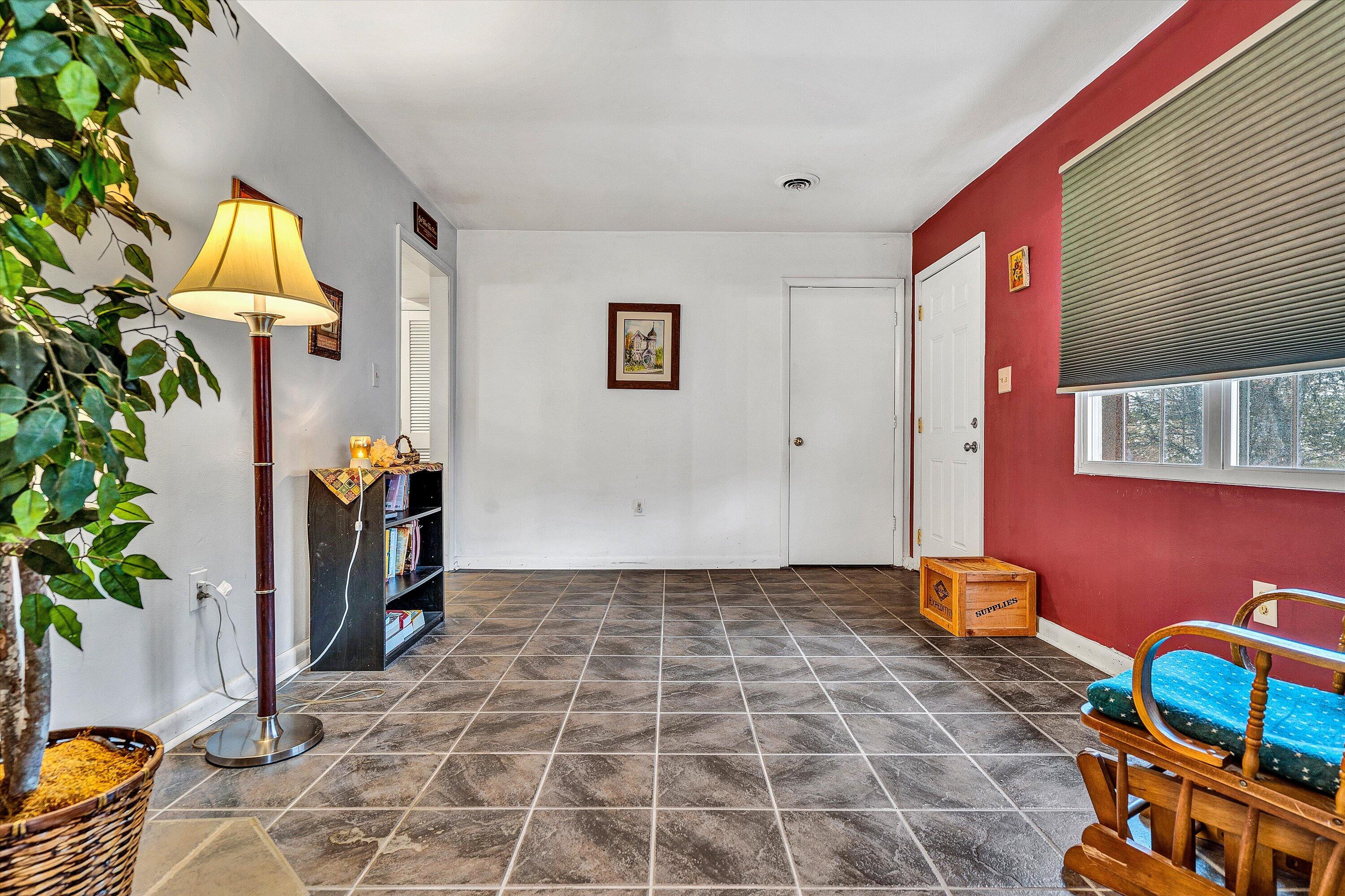 464 Oak Drive Blue Ridge, VA 24064 - Photo 2 of 18 03-SGM-07579