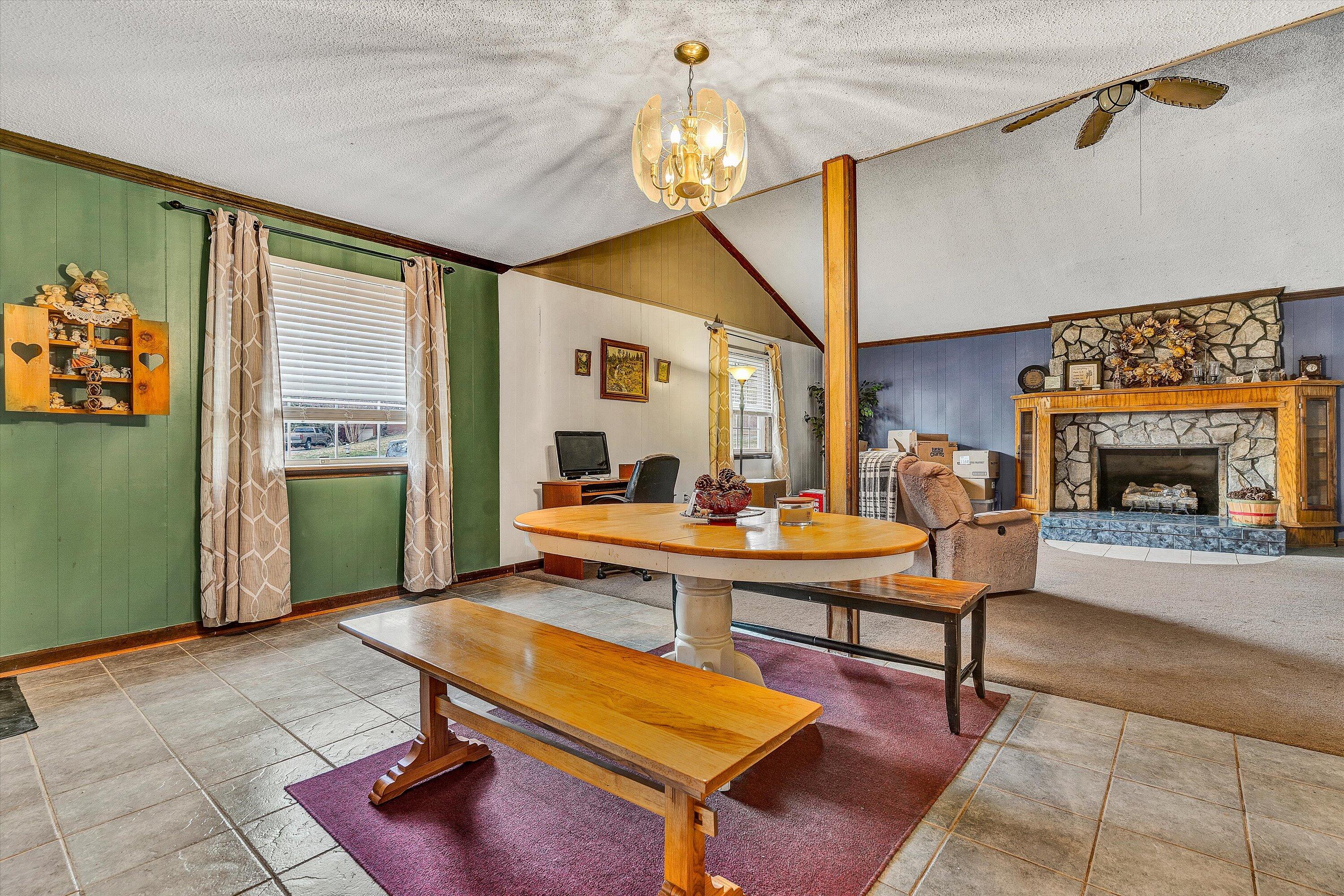 464 Oak Drive Blue Ridge, VA 24064 - Photo 4 of 18 05-SGM-07588