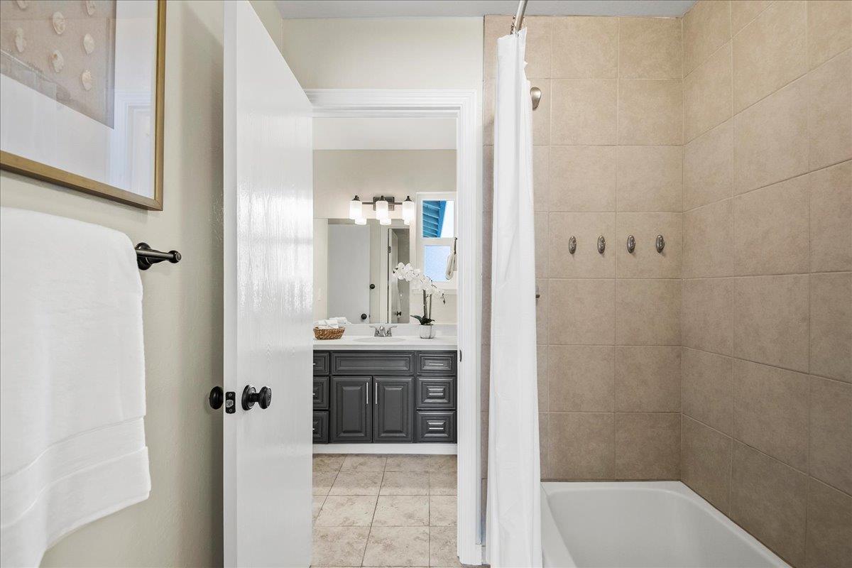 101 Redding Road, Unit C5 Campbell, CA 95008 - Photo 17 of 25 a bathroom with a tub shower and sink